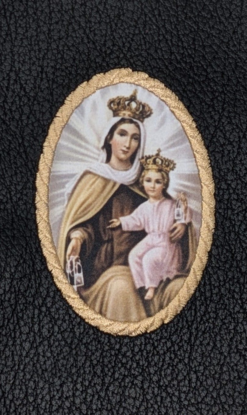 Medallion Leather Missal Cover β Zipped & Personalised Catholic Prayer Book Cover - Image 8