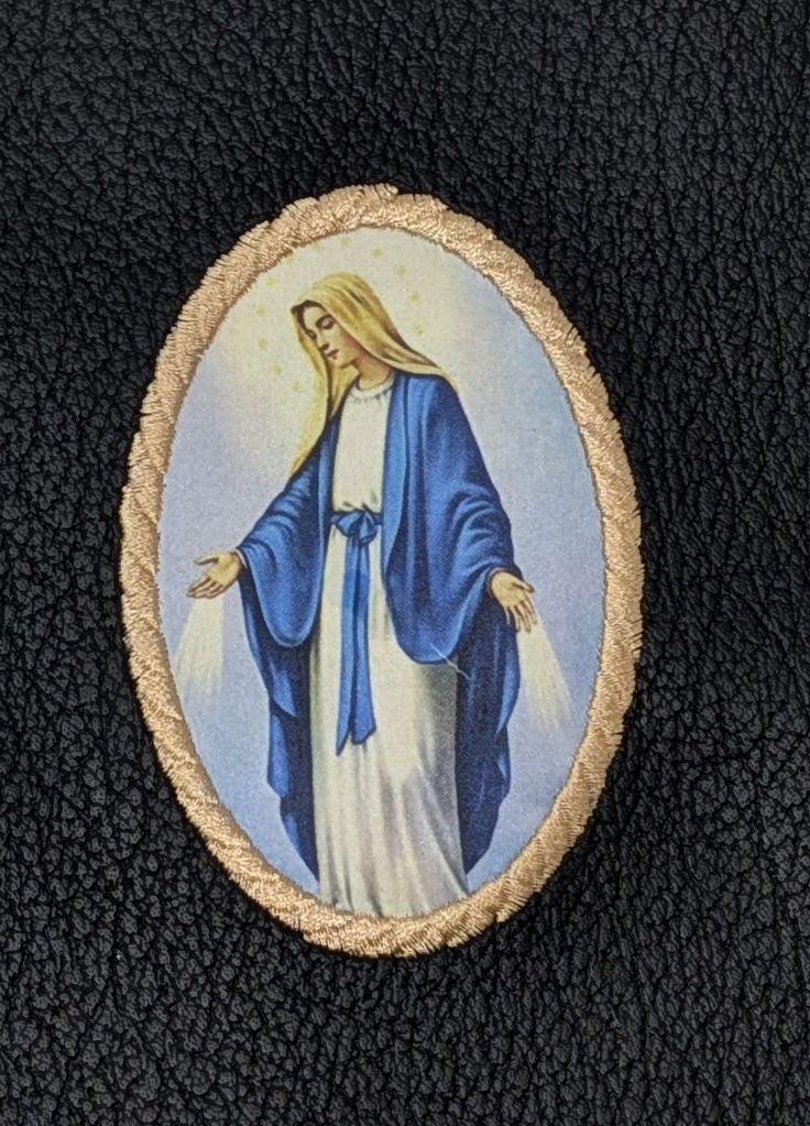 Medallion Leather Missal Cover β Zipped & Personalised Catholic Prayer Book Cover - Image 9